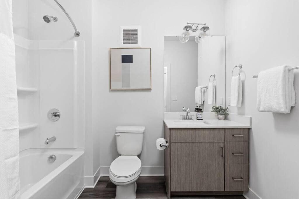 Dream Apartment Near Whole Foods Cozysuites インディアナポリス エクステリア 写真