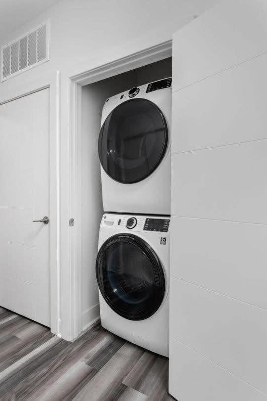 Dream Apartment Near Whole Foods Cozysuites インディアナポリス エクステリア 写真