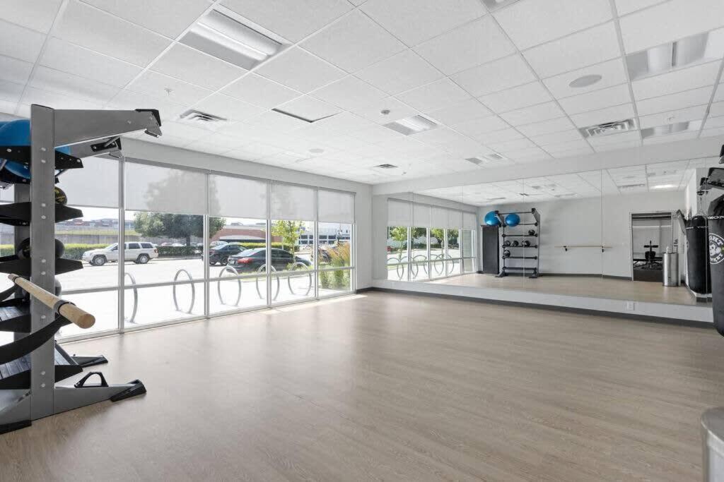 Dream Apartment Near Whole Foods Cozysuites インディアナポリス エクステリア 写真