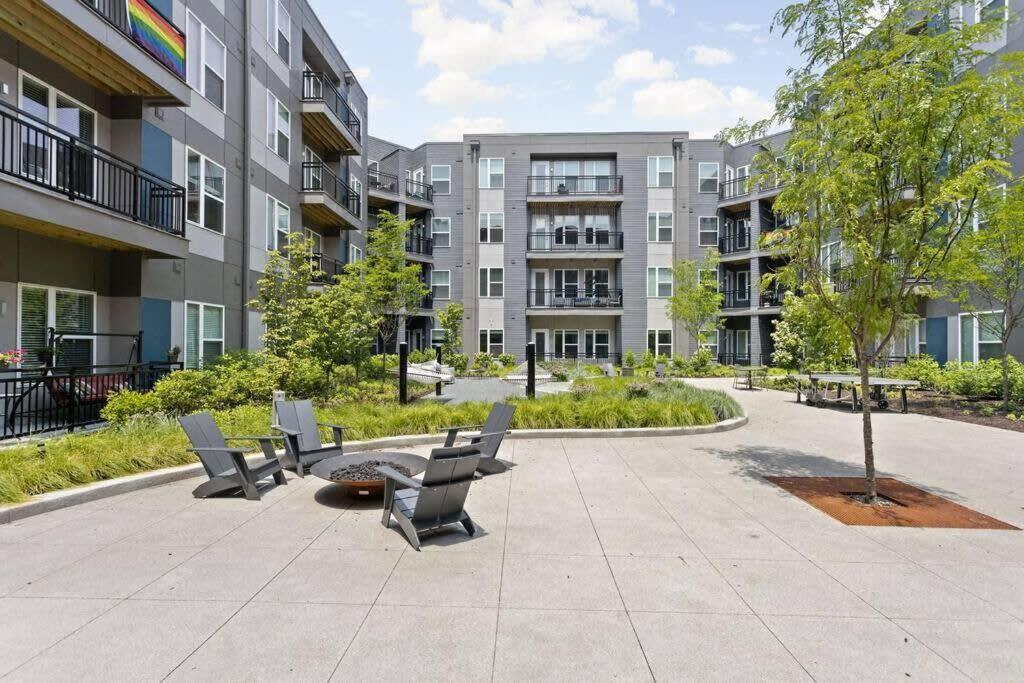 Dream Apartment Near Whole Foods Cozysuites インディアナポリス エクステリア 写真